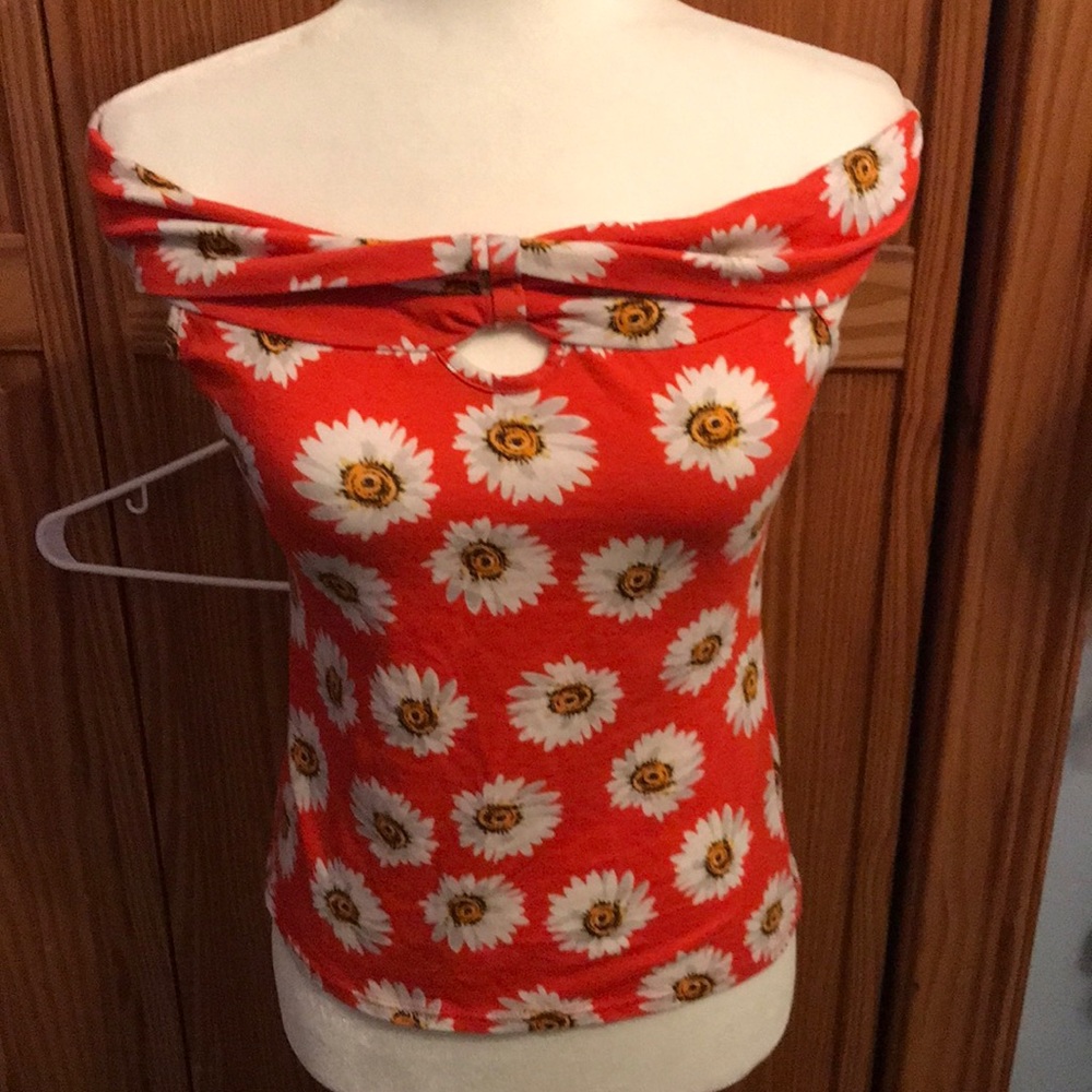 Vintage Krush brand Tomato red daisy print keyhole off the shoulder top